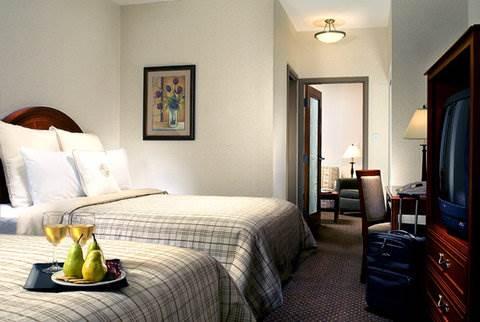 Four Points By Sheraton Hotel & Suites Calgary West Εξωτερικό φωτογραφία