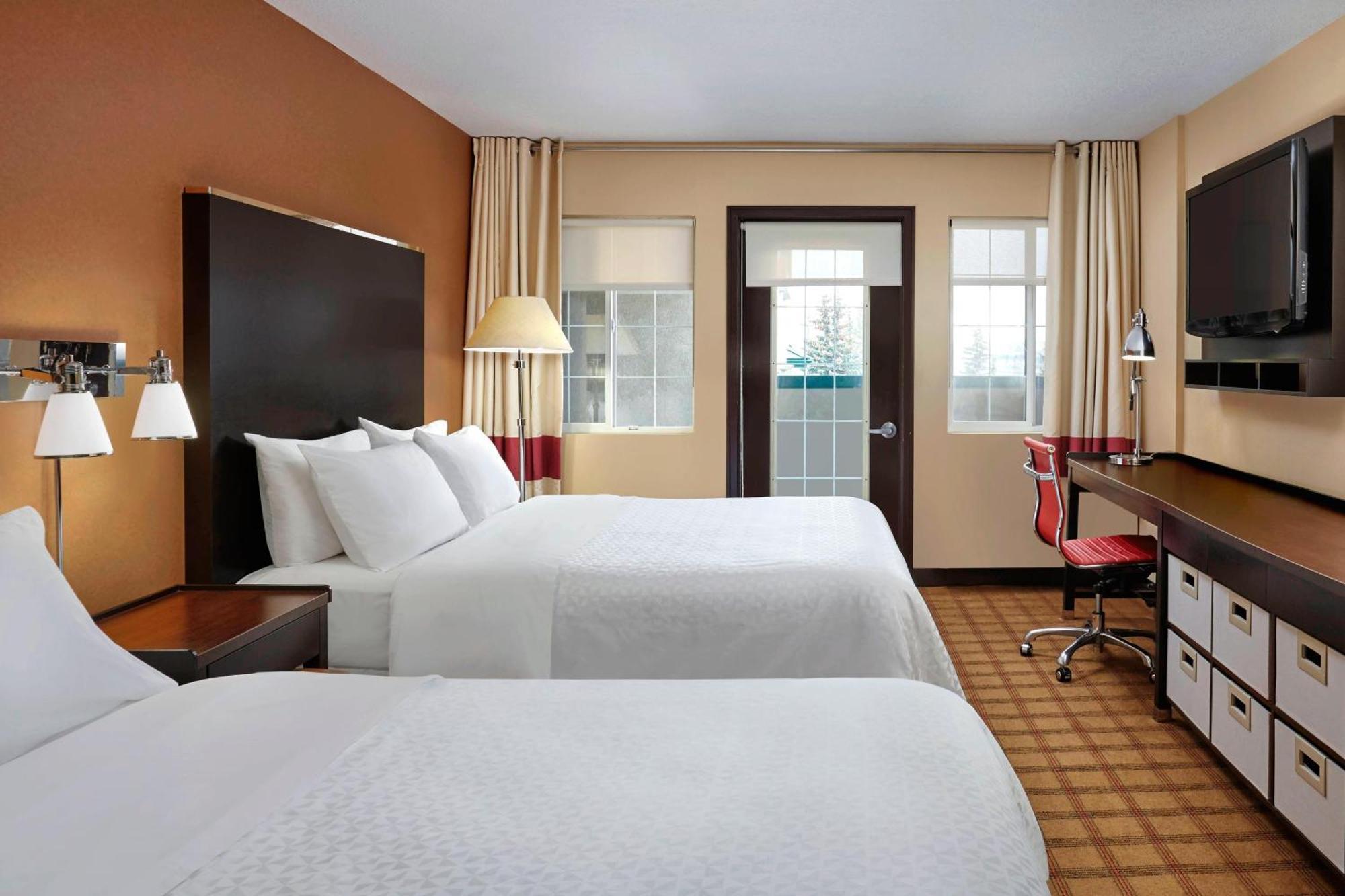 Four Points By Sheraton Hotel & Suites Calgary West Εξωτερικό φωτογραφία
