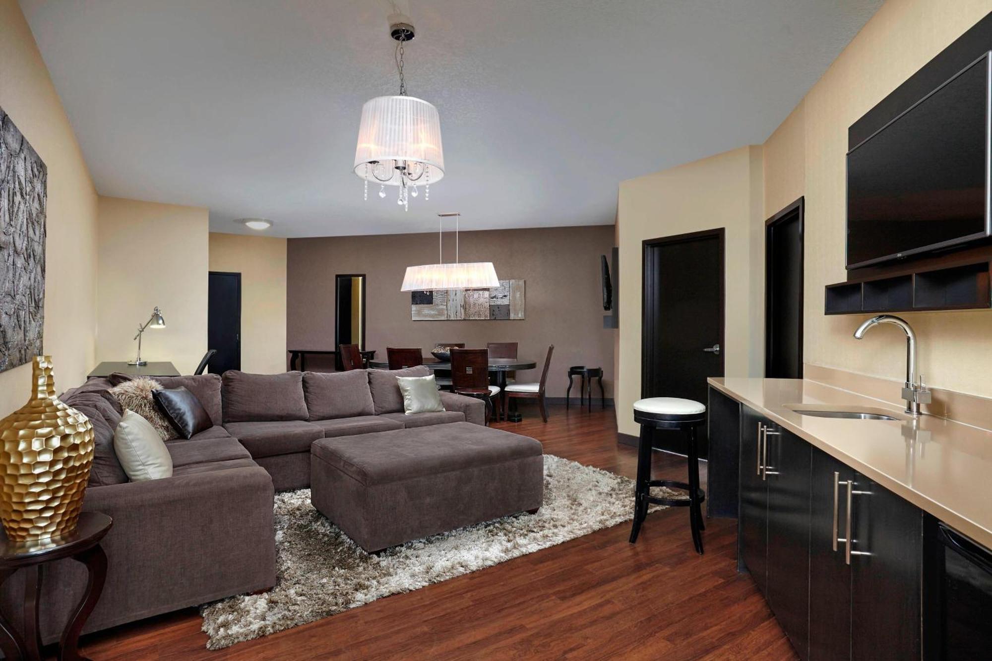 Four Points By Sheraton Hotel & Suites Calgary West Εξωτερικό φωτογραφία