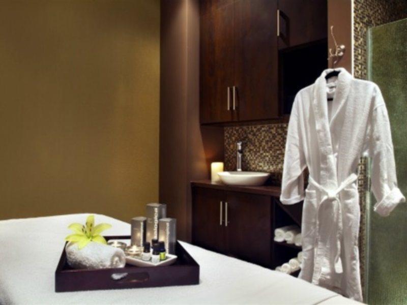 Four Points By Sheraton Hotel & Suites Calgary West Εξωτερικό φωτογραφία